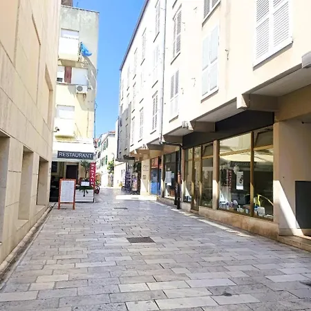 New! In Old Town * 자다르